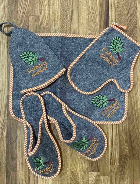 Н-7 Набор для бани «С ЛЕГКИМ ПАРОМ» серый войлок универсальный  Н-7 Набор для бани «С ЛЕГКИМ ПАРОМ» серый войлок универсальный